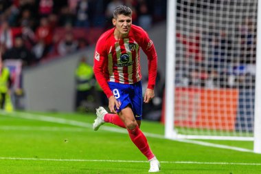 Madrid, İspanya - 29 Ekim 2023 Madrid 'de Atletico de Madrid ve Alavs arasında oynanan lig maçı. Koloneroların zaferi. Alvaro Morata.