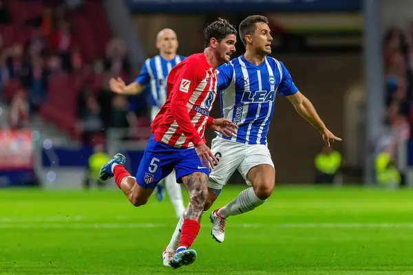 Madrid, İspanya - 29 Ekim 2023 Madrid 'de Atletico de Madrid ve Alavs arasında oynanan lig maçı. Koloneroların zaferi..