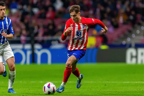 Madrid, İspanya - 29 Ekim 2023 Madrid 'de Atletico de Madrid ve Alavs arasında oynanan lig maçı. Koloneroların zaferi. Rodrigo Riquelme gol attı..