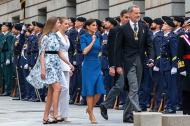 Madrid, İspanya - 31 Ekim 2023: Asturias Prensesi İspanya Kralları ve Doa Sofia ile birlikte Madrid 'de anayasaya yemin etmek üzere Milletvekilleri Kongresi' ni ziyaret etti..