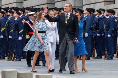 Madrid, İspanya - 31 Ekim 2023: Asturias Prensesi İspanya Kralları ve Doa Sofia ile birlikte Madrid 'de anayasaya yemin etmek üzere Milletvekilleri Kongresi' ni ziyaret etti..