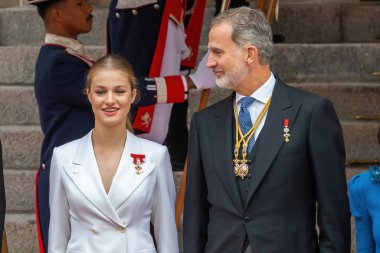 Madrid, İspanya - 31 Ekim 2023: Asturias Prensesi İspanya Kralları ve Doa Sofia ile birlikte Madrid 'de anayasaya yemin etmek üzere Milletvekilleri Kongresi' ni ziyaret etti..