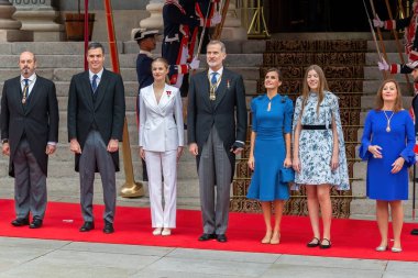 Madrid, İspanya - 31 Ekim 2023: Asturias Prensesi İspanya Kralları ve Doa Sofia ile birlikte Madrid 'de anayasaya yemin etmek üzere Milletvekilleri Kongresi' ni ziyaret etti..