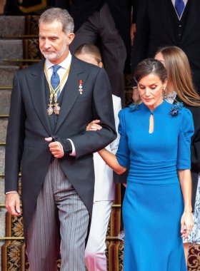 Madrid, İspanya - 31 Ekim 2023: Asturias Prensesi İspanya Kralları ve Doa Sofia ile birlikte Madrid 'de anayasaya yemin etmek üzere Milletvekilleri Kongresi' ni ziyaret etti..