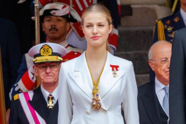 Madrid, İspanya - 31 Ekim 2023: Asturias Prensesi İspanya Kralları ve Doa Sofia ile birlikte Madrid 'de anayasaya yemin etmek üzere Milletvekilleri Kongresi' ni ziyaret etti..