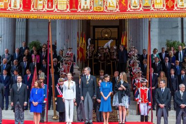 Madrid, İspanya - 31 Ekim 2023: Asturias Prensesi İspanya Kralları ve Doa Sofia ile birlikte Madrid 'de anayasaya yemin etmek üzere Milletvekilleri Kongresi' ni ziyaret etti..