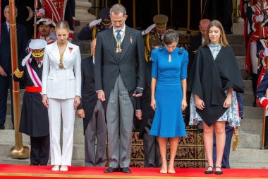 Madrid, İspanya - 31 Ekim 2023: Asturias Prensesi İspanya Kralları ve Doa Sofia ile birlikte Madrid 'de anayasaya yemin etmek üzere Milletvekilleri Kongresi' ni ziyaret etti..