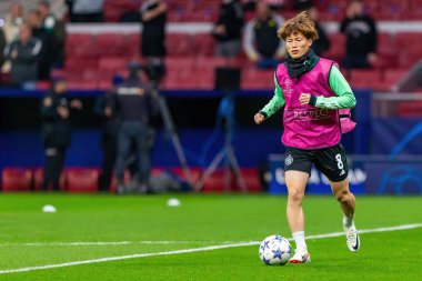 Madrid, İspanya - 7 Kasım 2023: Madrid 'de Atletico de Madrid ile Glasgow Celtics arasında oynanan Şampiyonlar Ligi futbol maçı. Celtics oyuncuları. Top Kygo Furuhashi 'de..