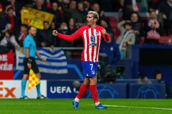 Madrid, İspanya - 7 Kasım 2023: Madrid 'de Atletico de Madrid ile Glasgow Celtics arasında oynanan Şampiyonlar Ligi futbol maçı. Futbolcular. Atletico de Madrid için zafer.