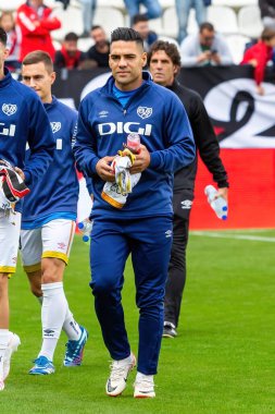 Madrid, İspanya - 11 Kasım 2023: Madrid 'de Rayo Vallecano ve Girona arasında oynanan futbol maçı. Girona 'nın Vallecas' taki zaferi. Maç sırasında Radamel Falcao.