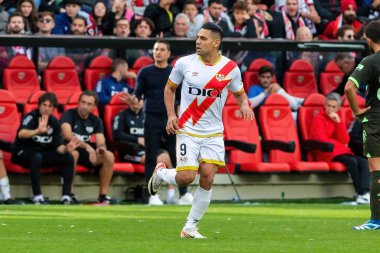 Madrid, İspanya - 11 Kasım 2023: Madrid 'de Rayo Vallecano ve Girona arasında oynanan futbol maçı. Girona 'nın Vallecas' taki zaferi. Maç sırasında Radamel Falcao.