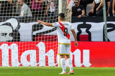 Madrid, İspanya - 11 Kasım 2023: Madrid 'de Rayo Vallecano ve Girona arasında oynanan futbol maçı. Girona 'nın Vallecas' taki zaferi. Maç sırasında Radamel Falcao.