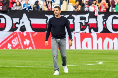 Madrid, İspanya - 11 Kasım 2023: Madrid 'de Rayo Vallecano ve Girona arasında oynanan futbol maçı. Girona 'nın Vallecas' taki zaferi. Michel, Girona FC 'nin koçu Vallecas' a dönüyor..