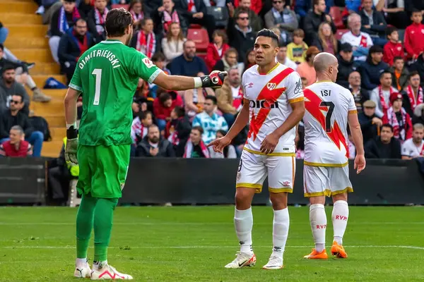 Madrid, İspanya - 11 Kasım 2023: Madrid 'de Rayo Vallecano ve Girona arasında oynanan futbol maçı. Girona 'nın Vallecas' taki zaferi. Maç sırasında Radamel Falcao.