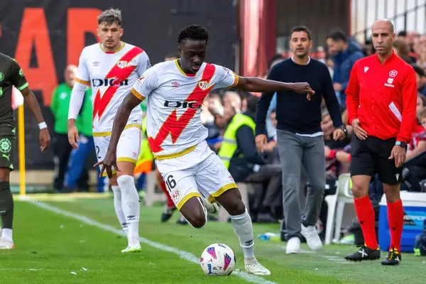 Madrid, İspanya - 11 Kasım 2023: Madrid 'de Rayo Vallecano ve Girona arasında oynanan futbol maçı. Girona 'nın Vallecas' taki zaferi. Rayo Vallecano oyuncuları.