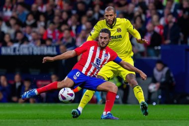 Madrid, İspanya - 12 Kasım 2023: Metropolitano 'da Atletico de Madrid ve Villareal arasında oynanan lig maçı. Futbol maçı. Profesyonel oyuncular.