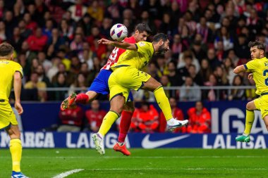 Madrid, İspanya - 12 Kasım 2023: Metropolitano 'da Atletico de Madrid ve Villareal arasında oynanan lig maçı. Futbol maçı. Profesyonel oyuncular.