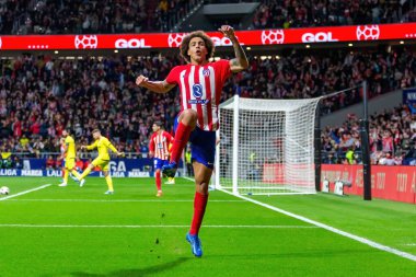 Madrid, İspanya - 12 Kasım 2023: Metropolitano 'da Atletico de Madrid ve Villareal arasında oynanan lig maçı. Witsel gol attı. Futbolcular.