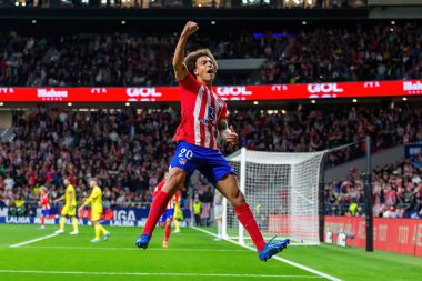 Madrid, İspanya - 12 Kasım 2023: Metropolitano 'da Atletico de Madrid ve Villareal arasında oynanan lig maçı. Witsel gol attı. Futbolcular.