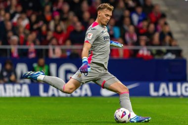 Madrid, İspanya - 12 Kasım 2023: Metropolitano 'da Atletico de Madrid ve Villareal arasında oynanan lig maçı. Futbol maçı. Profesyonel oyuncular.