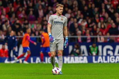 Madrid, İspanya - 12 Kasım 2023: Metropolitano 'da Atletico de Madrid ve Villareal arasında oynanan lig maçı. Futbol maçı. Profesyonel oyuncular.