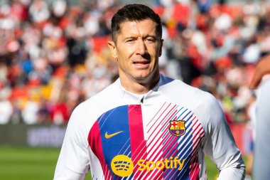 Madrid, İspanya - 25 Kasım 2023: Madrid 'de Rayo Vallecano ve FC Barcelona arasında oynanan lig maçı. Top Lewandoski 'de. Futbolcular.