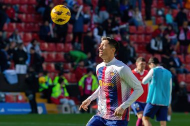 Madrid, İspanya - 25 Kasım 2023: Madrid 'de Rayo Vallecano ve FC Barcelona arasında oynanan lig maçı. Top Lewandoski 'de. Futbolcular.