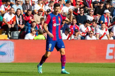 Madrid, İspanya - 25 Kasım 2023: Madrid 'de Rayo Vallecano ve FC Barcelona arasında oynanan lig maçı. Top Lewandoski 'de. Futbolcular.