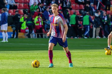 Madrid, İspanya - 25 Kasım 2023: Madrid 'de Rayo Vallecano ve FC Barcelona arasında oynanan lig maçı. Top De Jong 'da. Futbolcular.