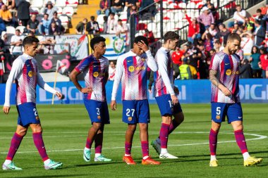 Madrid, İspanya - 25 Kasım 2023: Madrid 'de Rayo Vallecano ve FC Barcelona arasında oynanan lig maçı. Futbolcular.