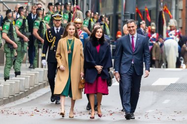 Madrid, İspanya - 29 Kasım 2023: Pedro Sanchez parlamentosunun İspanya kralları ve Asturias Prensesi ile birlikte kongrede açılışı. İspanya Kralları.
