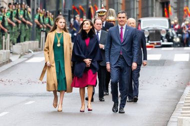 Madrid, İspanya - 29 Kasım 2023: Pedro Sanchez parlamentosunun İspanya kralları ve Asturias Prensesi ile birlikte kongrede açılışı. İspanya Kralları.