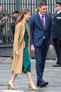 Madrid, İspanya - 29 Kasım 2023: Pedro Sanchez parlamentosunun İspanya kralları ve Asturias Prensesi ile birlikte kongrede açılışı. Hükümetin Başkanı..