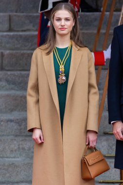 Madrid, İspanya - 29 Kasım 2023: Pedro Sanchez parlamentosunun İspanya kralları ve Asturias Prensesi ile birlikte kongrede açılışı. Asturias Prensesi.