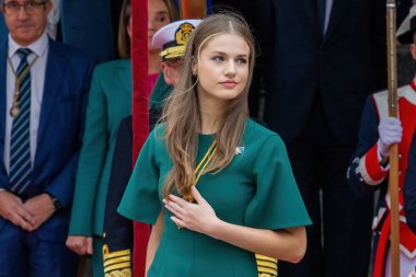 Madrid, İspanya - 29 Kasım 2023: Pedro Sanchez parlamentosunun İspanya kralları ve Asturias Prensesi ile birlikte kongrede açılışı. Asturias Prensesi.