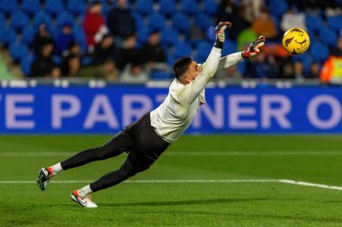 Madrid, İspanya - 8 Aralık 2023 Getafe F.C ve Valencia F.C. arasındaki futbol ligi maçı Takım koçu. Profesyonel futbol kalecisi. Valencia F.C. oyuncu Getafe oynatıcı.