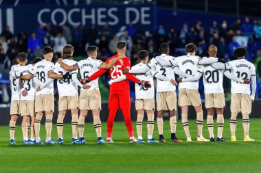 Madrid, İspanya - 8 Aralık 2023 Getafe F.C ve Valencia F.C. arasındaki futbol ligi maçı Takım koçu. Profesyonel futbol kalecisi. Valencia F.C. oyuncu Getafe oynatıcı.