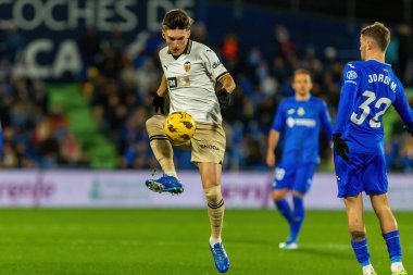 Madrid, İspanya - 8 Aralık 2023 Getafe F.C ve Valencia F.C. arasındaki futbol ligi maçı Takım koçu. Profesyonel futbol kalecisi. Valencia F.C. oyuncu Getafe oynatıcı.