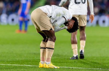 Madrid, İspanya - 8 Aralık 2023 Getafe F.C ve Valencia F.C. arasındaki futbol ligi maçı Takım koçu. Profesyonel futbol kalecisi. Valencia F.C. oyuncu Getafe oynatıcı.