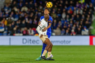 Madrid, İspanya - 8 Aralık 2023 Getafe F.C ve Valencia F.C. arasındaki futbol ligi maçı Takım koçu. Profesyonel futbol kalecisi. Valencia F.C. oyuncu Getafe oynatıcı.
