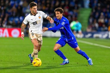 Madrid, İspanya - 8 Aralık 2023 Getafe F.C ve Valencia F.C. arasındaki futbol ligi maçı Takım koçu. Profesyonel futbol kalecisi. Valencia F.C. oyuncu Getafe oynatıcı.