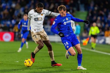 Madrid, İspanya - 8 Aralık 2023 Getafe F.C ve Valencia F.C. arasındaki futbol ligi maçı Takım koçu. Profesyonel futbol kalecisi. Valencia F.C. oyuncu Getafe oynatıcı.