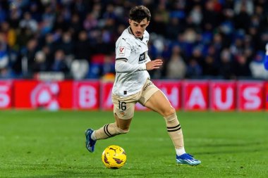 Madrid, İspanya - 8 Aralık 2023 Getafe F.C ve Valencia F.C. arasındaki futbol ligi maçı Takım koçu. Profesyonel futbol kalecisi. Valencia F.C. oyuncu Getafe oynatıcı.