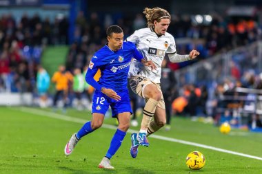 Madrid, İspanya - 8 Aralık 2023 Getafe F.C ve Valencia F.C. arasındaki futbol ligi maçı Takım koçu. Profesyonel futbol kalecisi. Valencia F.C. oyuncu Getafe oynatıcı.
