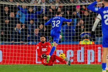 Madrid, İspanya - 8 Aralık 2023 Getafe F.C ve Valencia F.C. arasındaki futbol ligi maçı Takım koçu. Profesyonel futbol kalecisi. Valencia F.C. oyuncu Getafe oynatıcı.