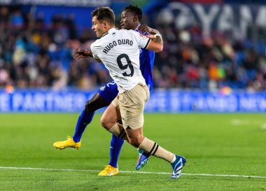 Madrid, İspanya - 8 Aralık 2023 Getafe F.C ve Valencia F.C. arasındaki futbol ligi maçı Takım koçu. Profesyonel futbol kalecisi. Valencia F.C. oyuncu Getafe oynatıcı.