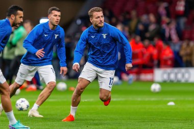 Madrid, İspanya - 13 Aralık 2023: Atletico de Madrid ile Lazio arasında Metropolitan Stadyumu 'nda oynanan Şampiyonlar Ligi maçı. Atletico zaferi. Futbolcular. İtalyan futbolcular.