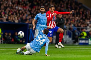 Madrid, İspanya - 13 Aralık 2023: Atletico de Madrid ile Lazio arasında Metropolitan Stadyumu 'nda oynanan Şampiyonlar Ligi maçı. Atletico zaferi. Futbolcular. İtalyan futbolcular.