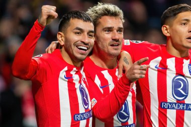 Madrid, İspanya - 13 Aralık 2023: Atletico de Madrid ile Lazio arasında Metropolitan Stadyumu 'nda oynanan Şampiyonlar Ligi maçı. Atletico zaferi. Futbolcular. İtalyan futbolcular.