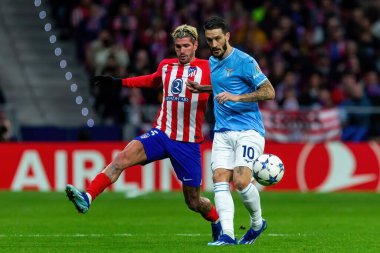 Madrid, İspanya - 13 Aralık 2023: Atletico de Madrid ile Lazio arasında Metropolitan Stadyumu 'nda oynanan Şampiyonlar Ligi maçı. Atletico zaferi. Futbolcular. İtalyan futbolcular.